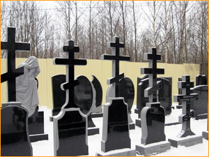 Памятники из черного гранита с крестом