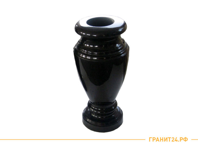 Большая фигурная ваза из черного гранита